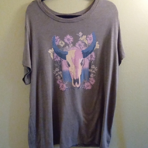 Womans 3 Torrid Gray Short Sleeve Tee with Bull Skull Design Lightweight Summer - Picture 1 of 3